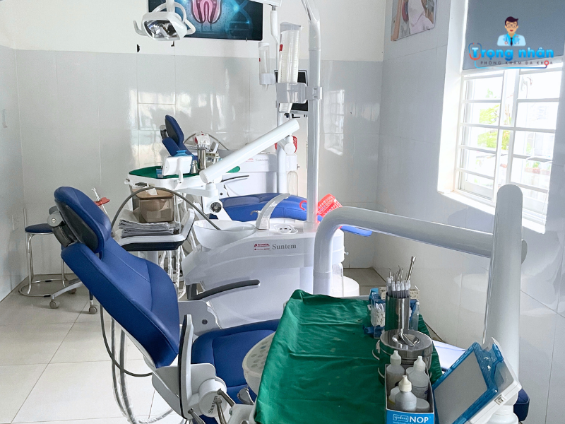 Trám răng sâu lỗ to 