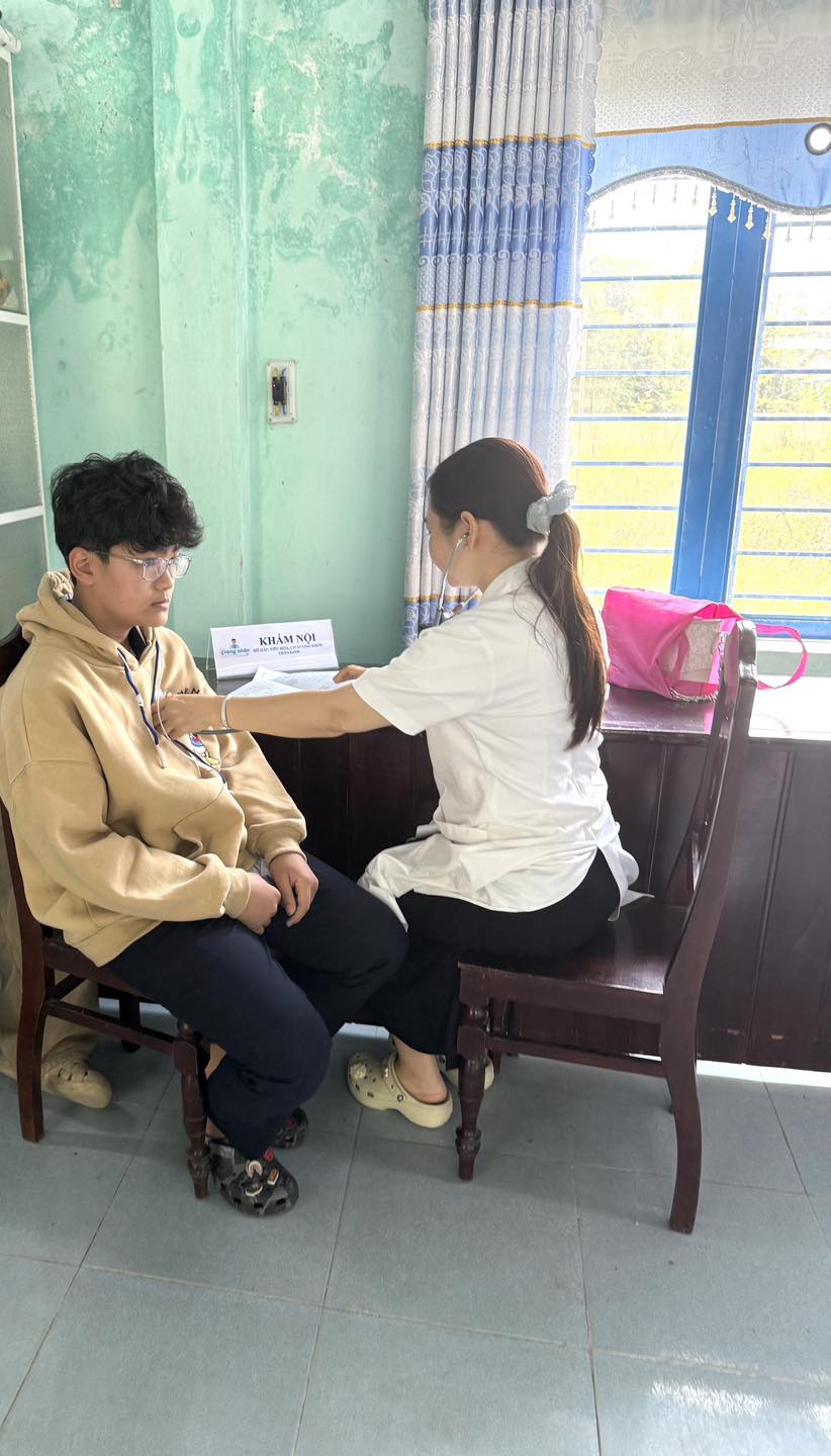 Khám sức khoẻ học đường