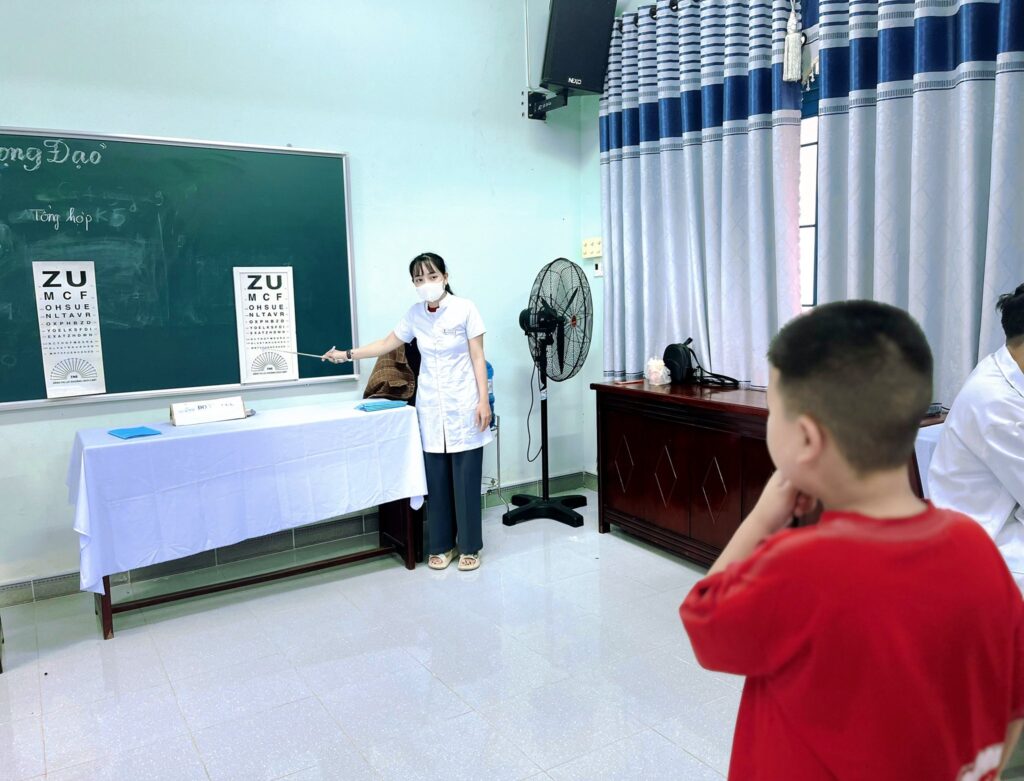 Khám sức khỏe trường học