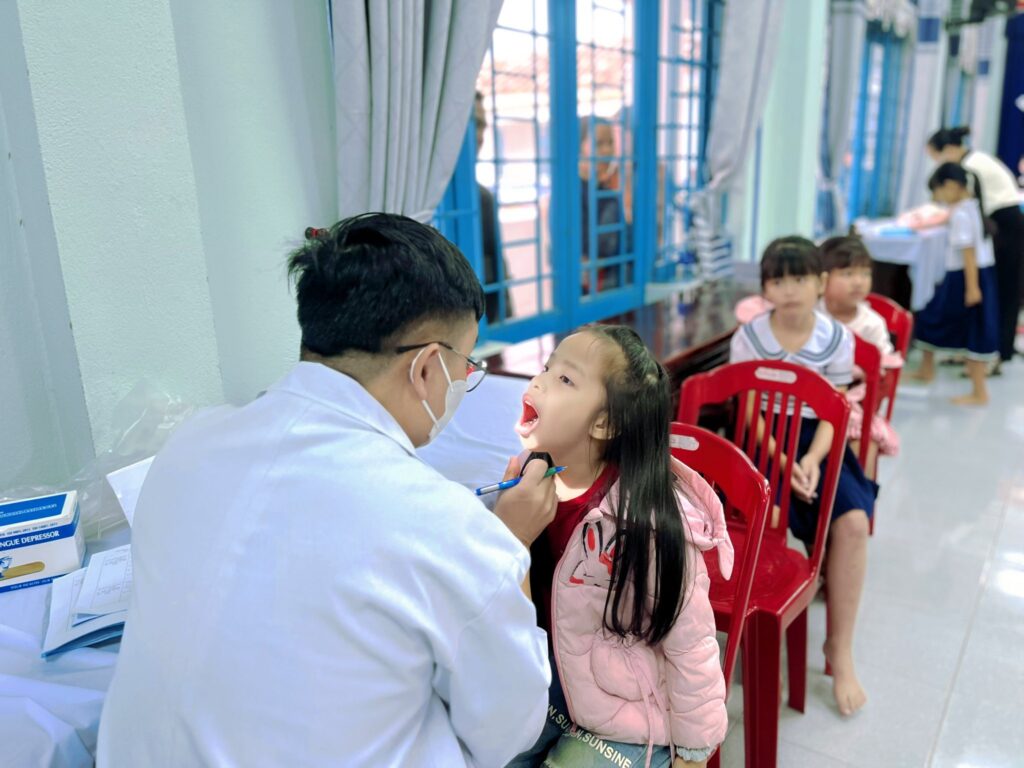 Khám sức khỏe trường học